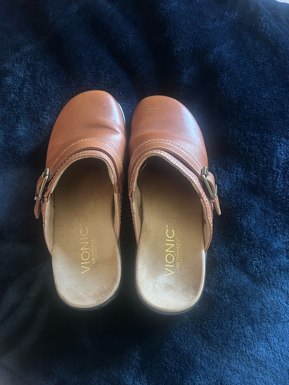 Vionic Clogs Shoes - Picture 2 of 9